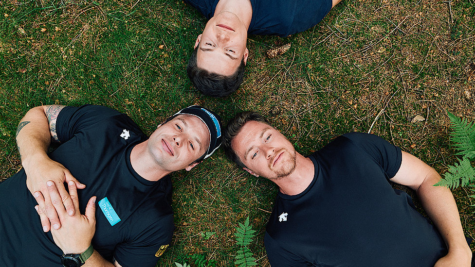 Bobfahrer Alexander Rödiger, Rennrodler Johannes Ludwig und Biathlet Philipp Horn beim Waldbaden