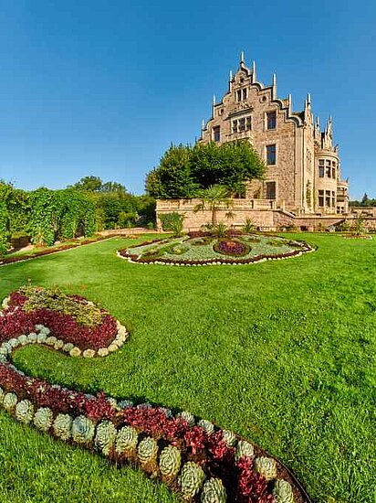 Panoramaaufnahme von Schloss und Park Altenstein in Bad Liebenstein