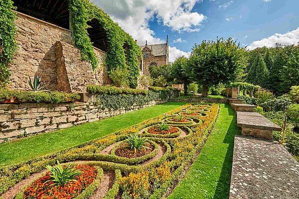 Bepflanztes Beet im Park von Schloss Altenstein